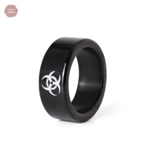 Bijou de gland avec symbole Biohazard marquant