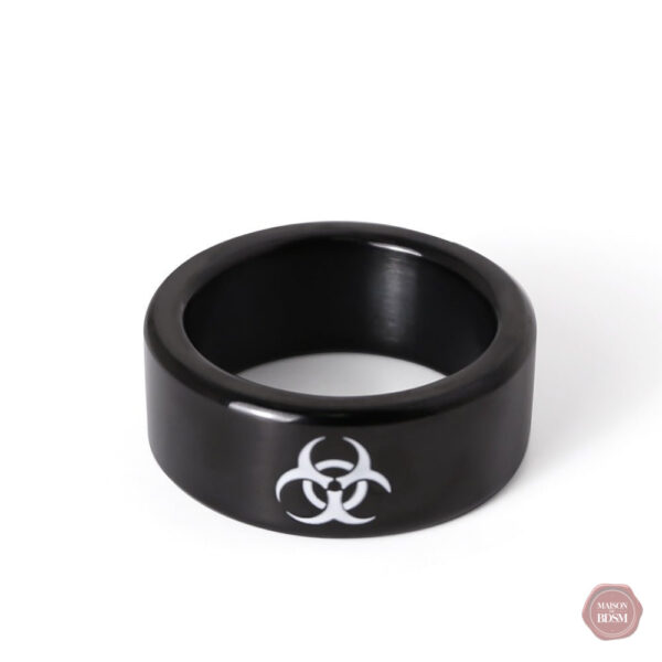 Anneau de gland au design Biohazard captivant