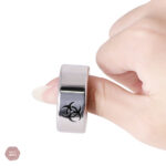 Anneau de gland graphique avec symbole Biohazard