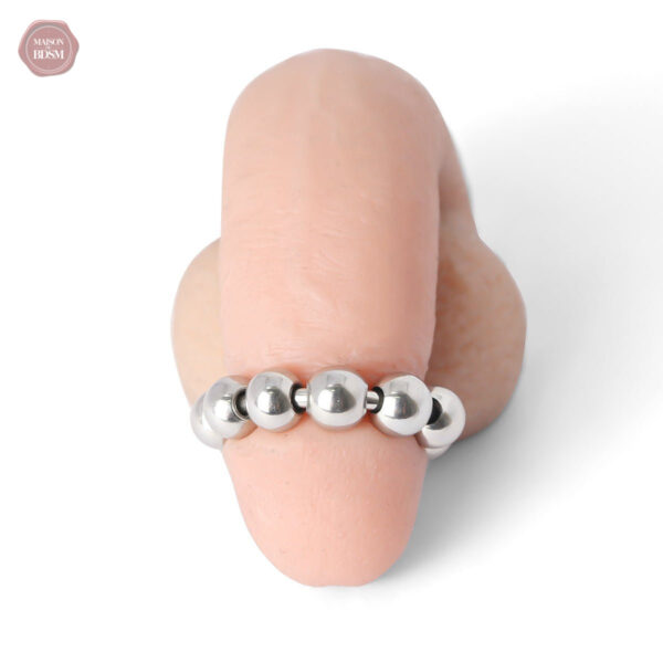Accessoire de mode : anneau de gland perlé chic