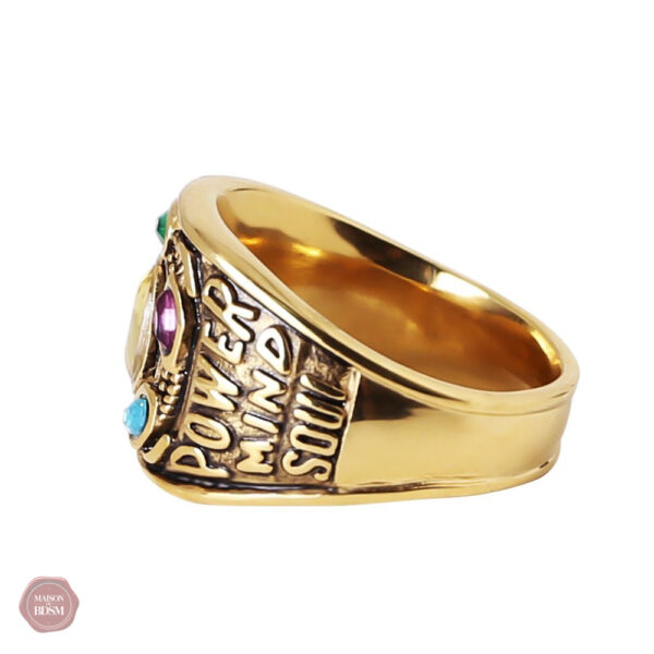 Bijou brillant aux pierres infinies