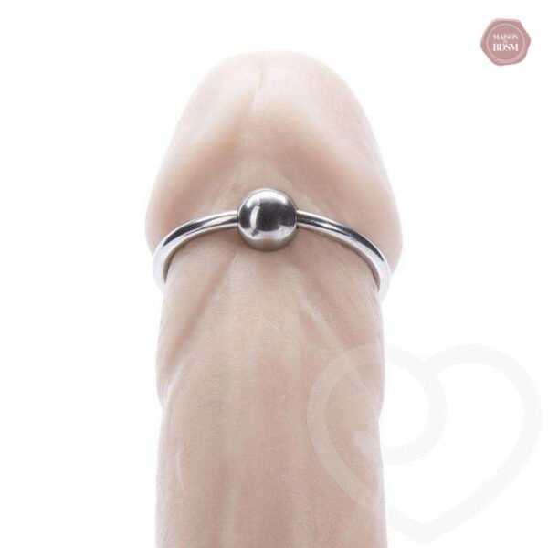 Anneau de stimulation érotique avec une boule