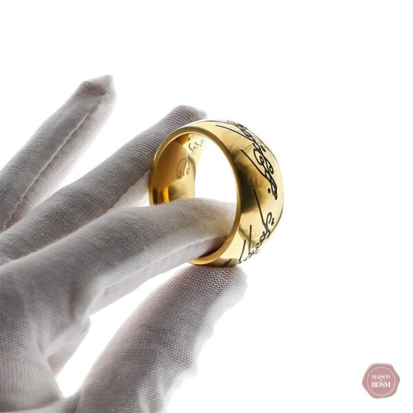 Bague en or avec motif de gland