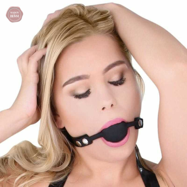 Bâillon boule noir avec design épuré pour une utilisation facile