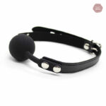 Bâillon avec boule noire pour explorer de nouvelles sensations