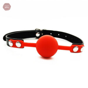 Bâillon boule rouge pour des jeux de soumission