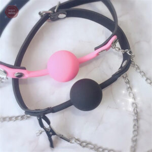 Accessoire de bondage : bâillon boule pour jeux érotiques