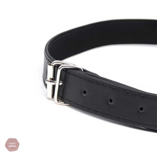 Bâillon en cuir noir avec fonctionnalité drool hole