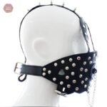 Masque bâillon boule avec clous décoratifs
