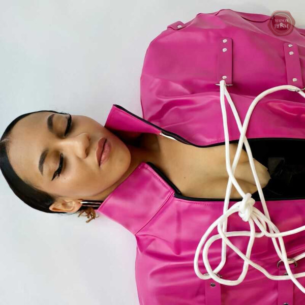 Bodybag innovant pour divers scénarios de bondage