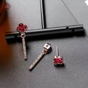 Accessoire chic : boucles d'oreilles à clip motif trèfle