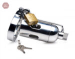 Accessoire BDSM avec chambre à pointes pour la chasteté