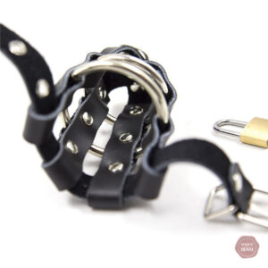 Accessoire de BDSM, cage de chasteté en cuir