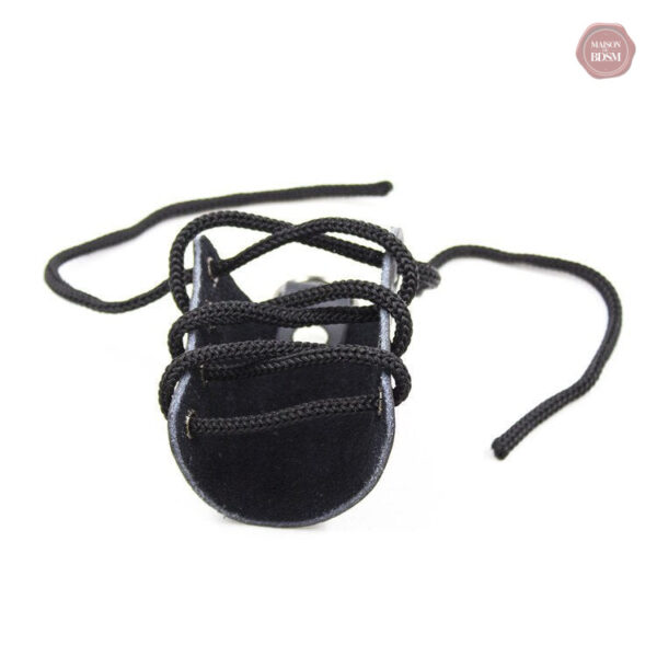 Accessoire en cuir pour chasteté réglable
