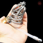 Accessoire de chasteté masculin en métal, design compact
