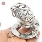 Accessoire de chasteté homme en métal, design ergonomique
