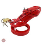 Accessoire BDSM : cage de chasteté en plastique rouge