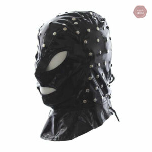 Cagoule cloutée pour pratiques BDSM, design audacieux