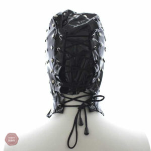 Cagoule en cuir cloutée, idéale pour l'univers BDSM