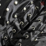 Cagoule avec clous, accessoire incontournable pour le BDSM