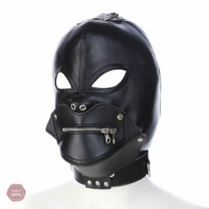 Cagoule BDSM en cuir noir pour des jeux de rôle
