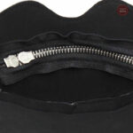 Cagoule en cuir, accessoire pour le plaisir partagé