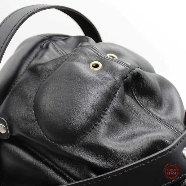 Accessoire en latex, cagoule idéale pour les pratiques BDSM