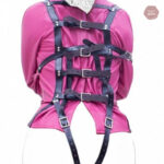 Camisole BDSM avec lanières ajustables et sécurisées