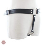 Cuir noir, ceinture de chasteté masculine
