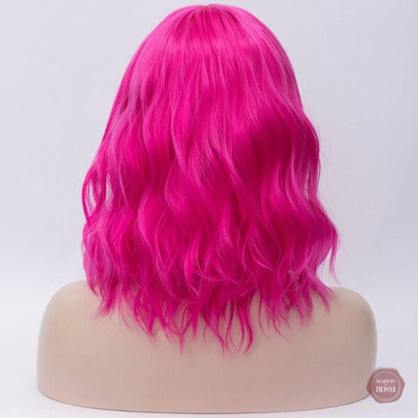 cheveux-courts-ondules-de-3556-centimetres-frange-1 Cheveux courts ondulés avec frange, 35.56 cm