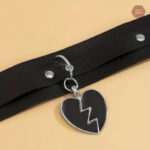 Collier avec design coeur brisé en métal