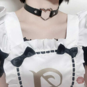 Collier choker noir pour une esthétique BDSM