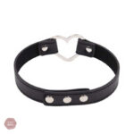 Collier choker en cuir pour les adeptes du BDSM