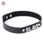 Choker en cuir noir, design minimaliste pour l'érotisme