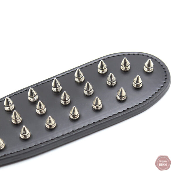 Paddle clous noirs pour sensations intenses