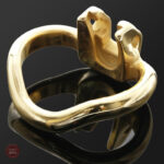 Accessoire de chasteté : cockring en or pour sensations uniques