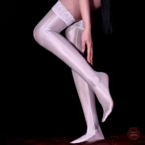 Porte-jarretelles avec collants en dentelle