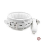 Collier BDSM blanc pour des jeux de rôles intenses