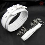 Laisse en cuir blanc pour des expériences BDSM variées