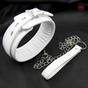 Laisse en cuir blanc pour des expériences BDSM variées
