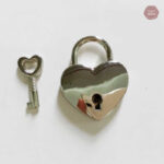 Chaîne et cadenas pour plaisir BDSM