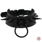 Collier en cuir avec éléments décoratifs gothiques