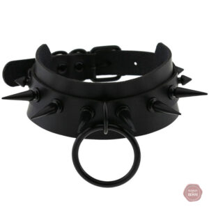 Collier en cuir avec éléments décoratifs gothiques