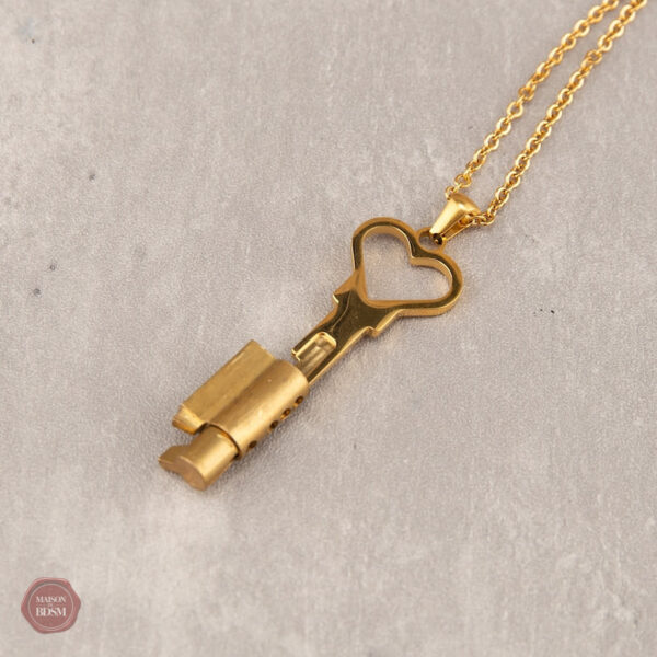 Chasteté stylisée : collier clé en forme de coeur