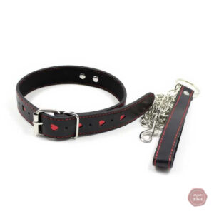 Accessoire de domination en cuir avec cœur