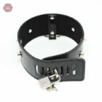 Laisse attachée à un collier pour jeux de rôle sensuels