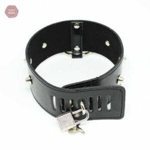 Laisse attachée à un collier pour jeux de rôle sensuels