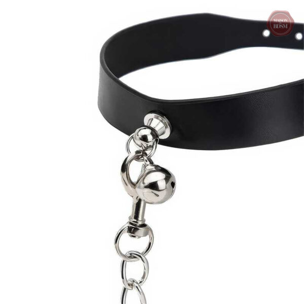 Collier BDSM avec laisse intégrée pour un look séduisant