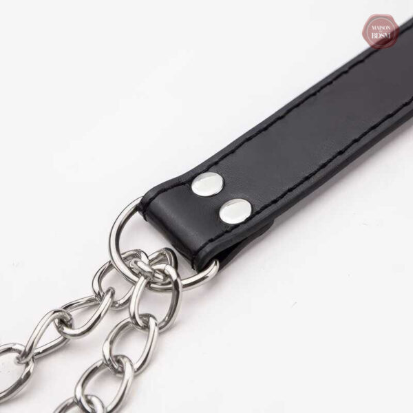 Collier en chaîne pour jeux érotiques