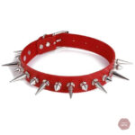 Collier en cuir végan avec décorations pointues